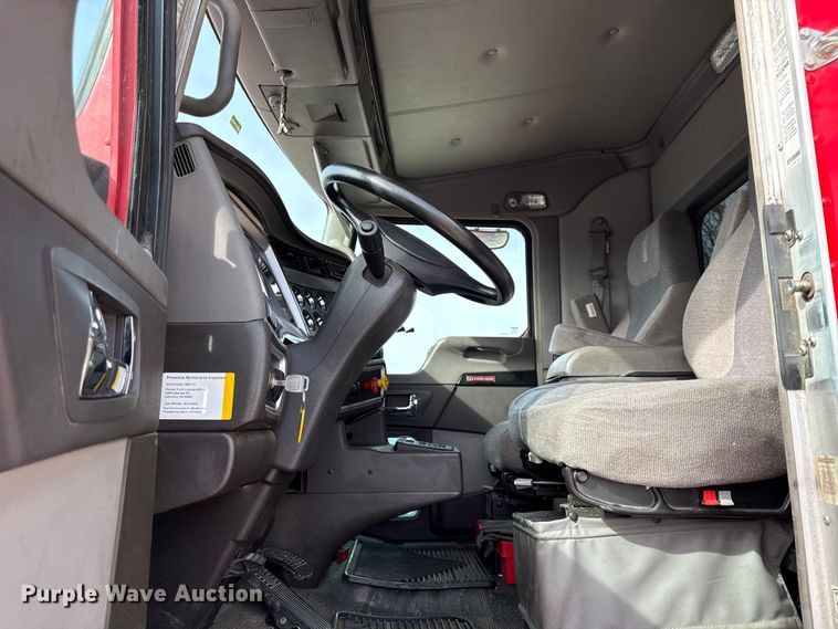 image for item DZ4331 2018 Kenworth T400 semi truck