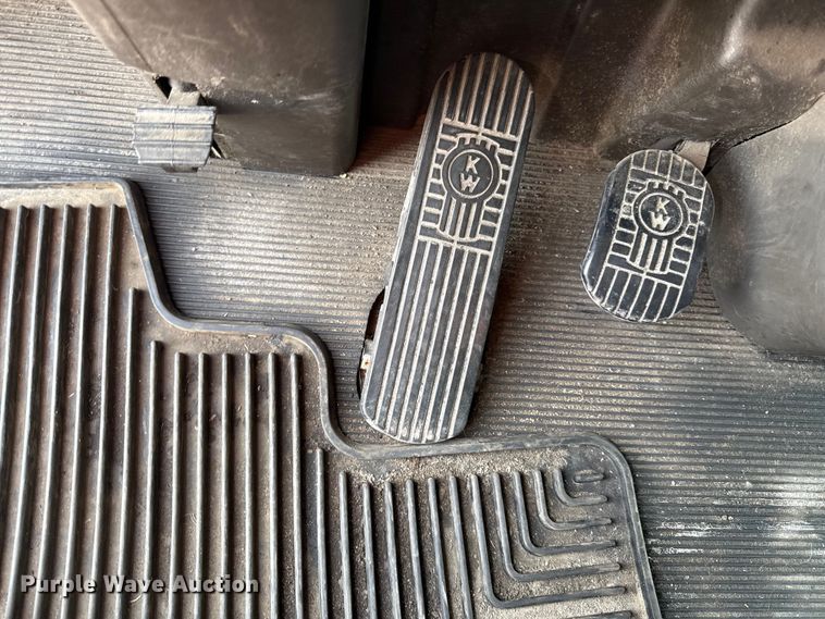 image for item DZ4331 2018 Kenworth T400 semi truck