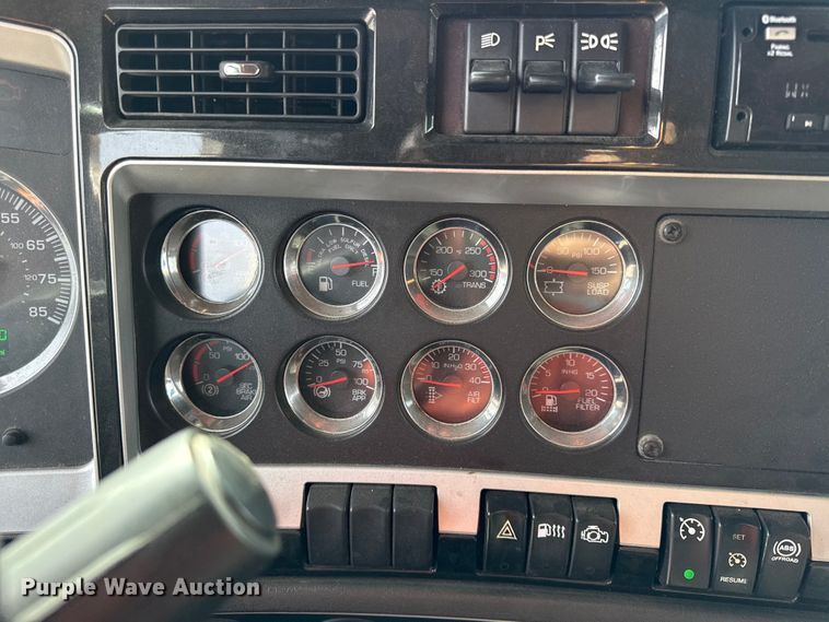 image for item DZ4331 2018 Kenworth T400 semi truck