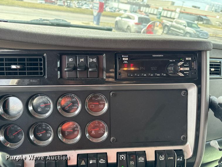 image for item DZ4331 2018 Kenworth T400 semi truck