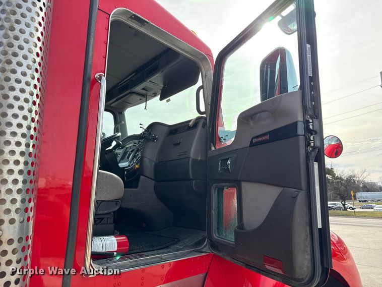 image for item DZ4331 2018 Kenworth T400 semi truck