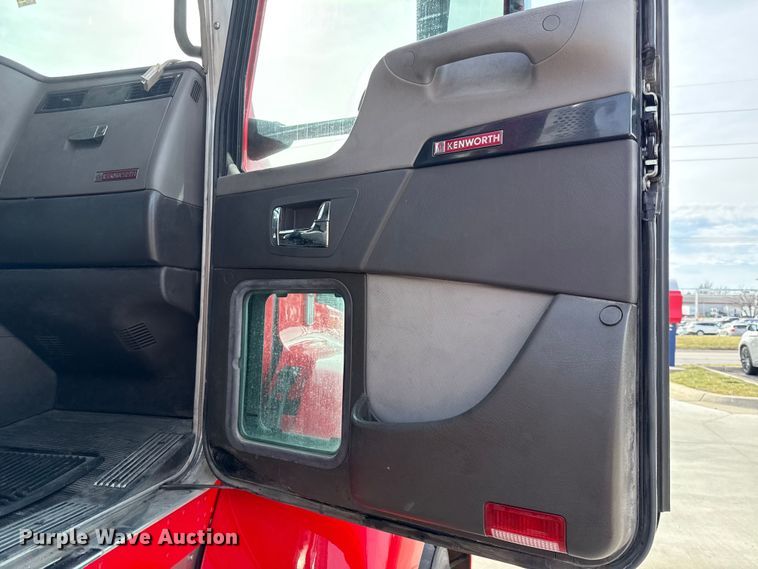 image for item DZ4331 2018 Kenworth T400 semi truck