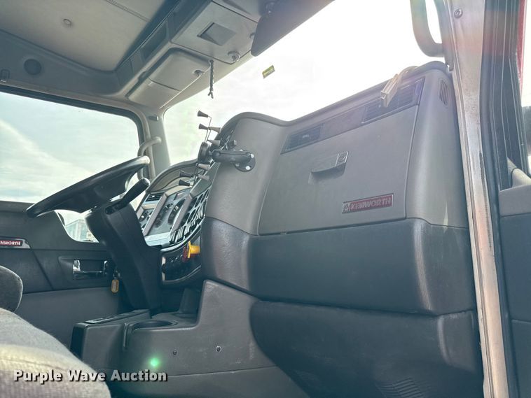 image for item DZ4331 2018 Kenworth T400 semi truck