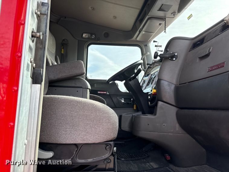 image for item DZ4331 2018 Kenworth T400 semi truck