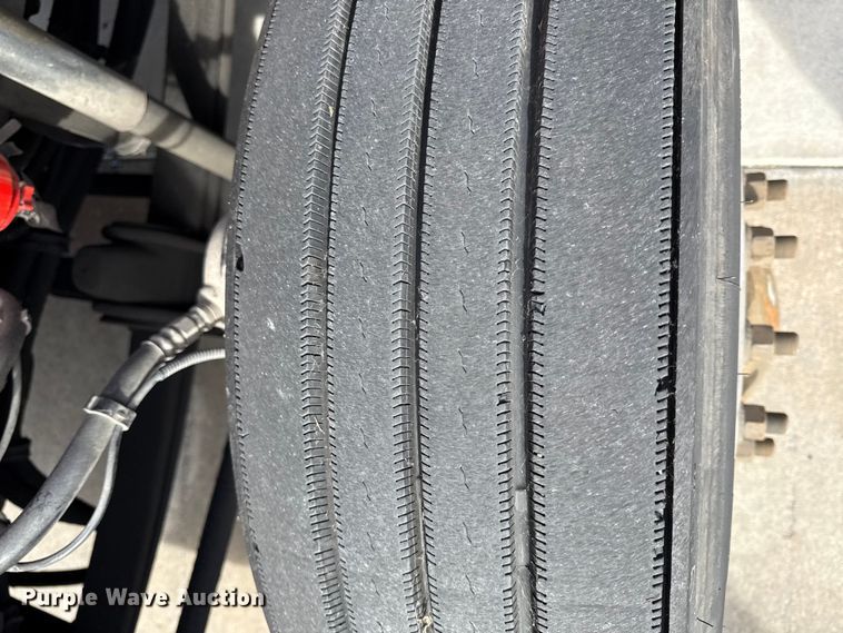 image for item DZ4331 2018 Kenworth T400 semi truck