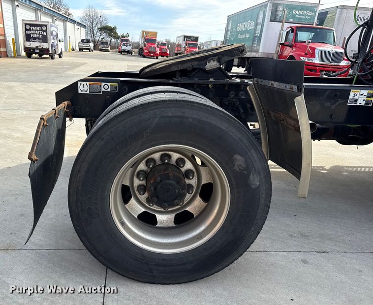 image for item DZ4331 2018 Kenworth T400 semi truck