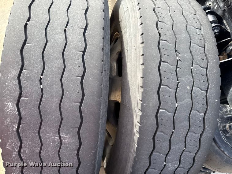 image for item DZ4331 2018 Kenworth T400 semi truck