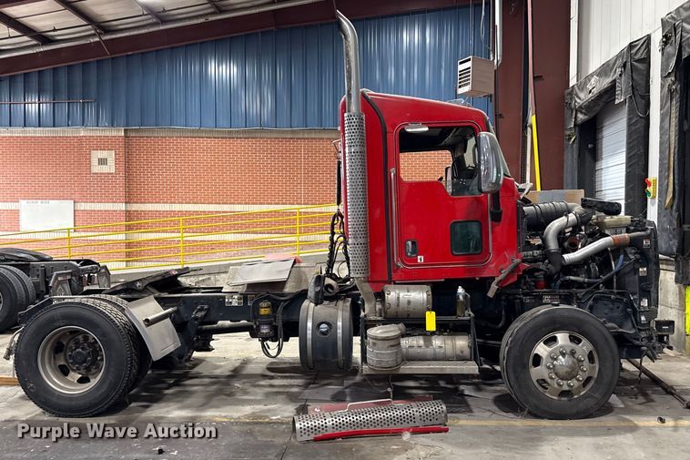 image for item DZ4332 2016 Kenworth T400 semi truck