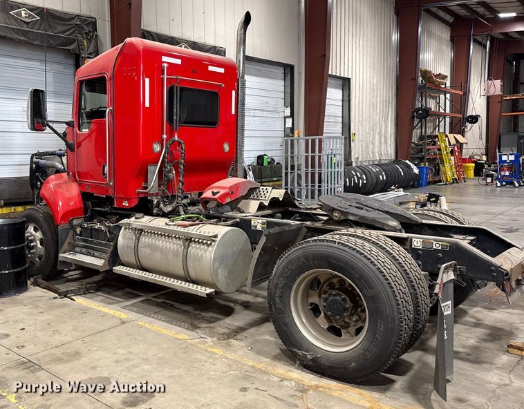 image for item DZ4332 2016 Kenworth T400 semi truck