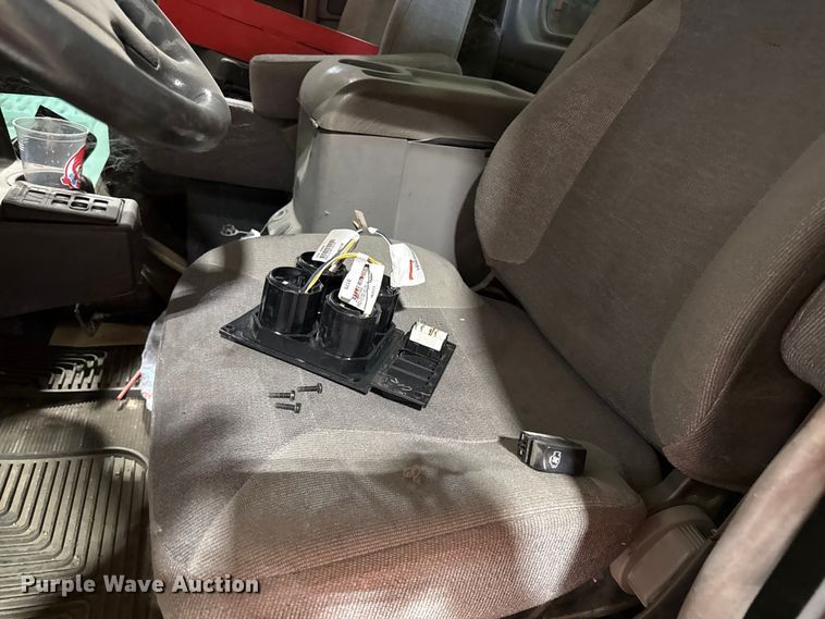 image for item DZ4332 2016 Kenworth T400 semi truck