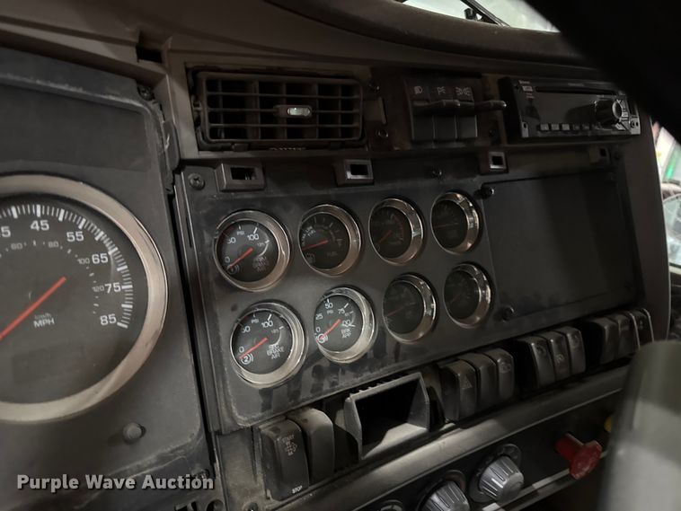 image for item DZ4332 2016 Kenworth T400 semi truck