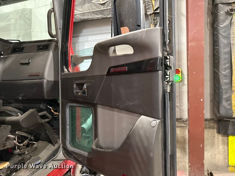 image for item DZ4332 2016 Kenworth T400 semi truck