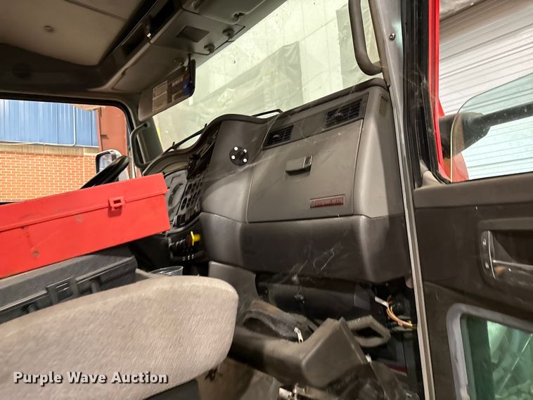 image for item DZ4332 2016 Kenworth T400 semi truck