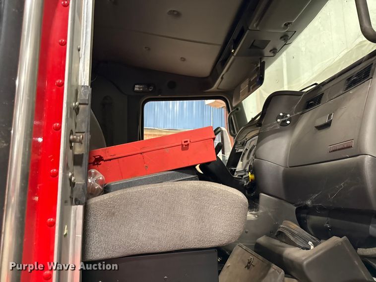 image for item DZ4332 2016 Kenworth T400 semi truck