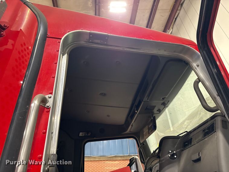 image for item DZ4332 2016 Kenworth T400 semi truck