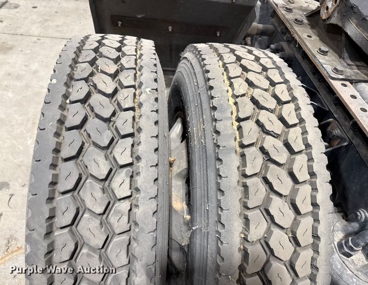 image for item DZ4332 2016 Kenworth T400 semi truck