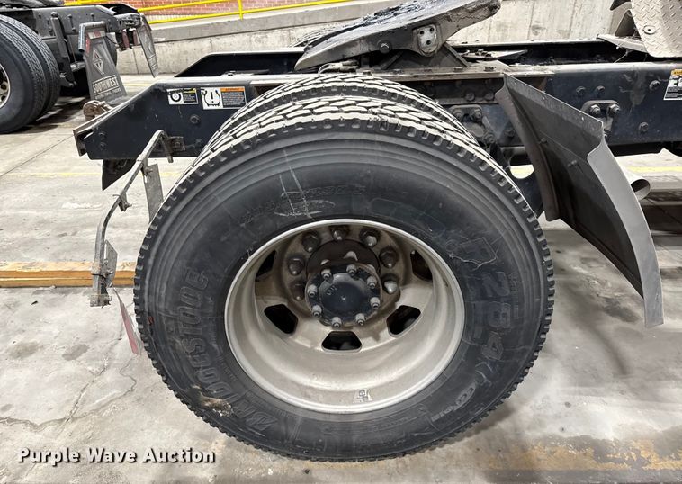 image for item DZ4332 2016 Kenworth T400 semi truck