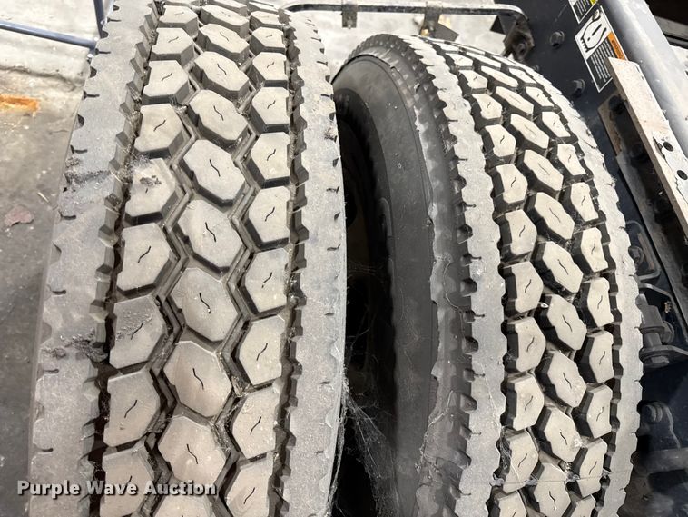 image for item DZ4332 2016 Kenworth T400 semi truck