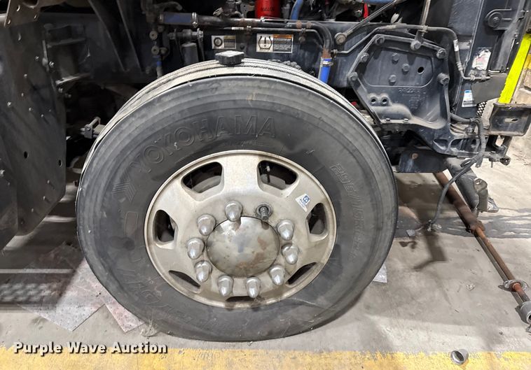 image for item DZ4332 2016 Kenworth T400 semi truck