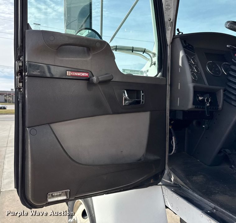 image for item DZ4336 2012 Kenworth refrigerated truck