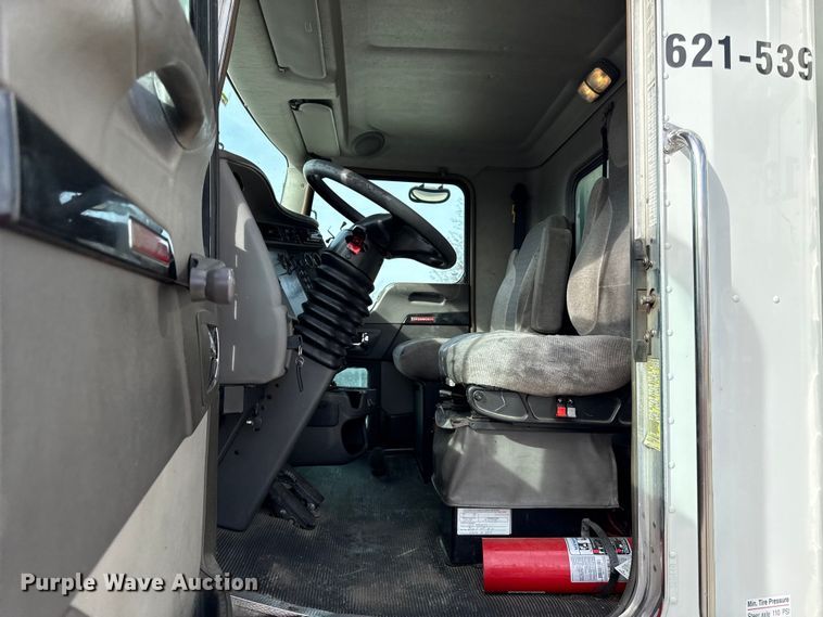 image for item DZ4336 2012 Kenworth refrigerated truck