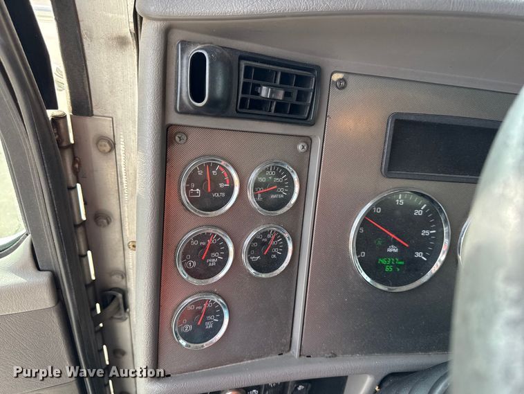 image for item DZ4336 2012 Kenworth refrigerated truck