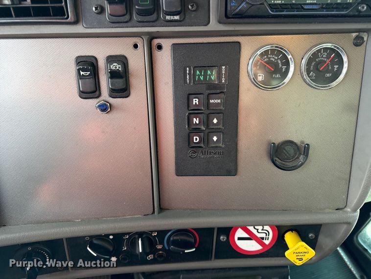 image for item DZ4336 2012 Kenworth refrigerated truck