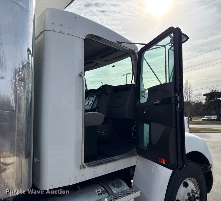 image for item DZ4336 2012 Kenworth refrigerated truck