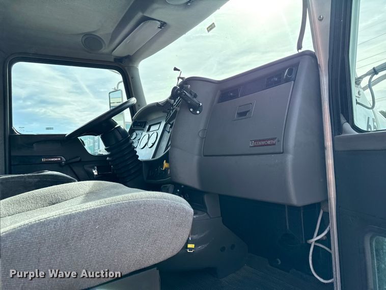 image for item DZ4336 2012 Kenworth refrigerated truck