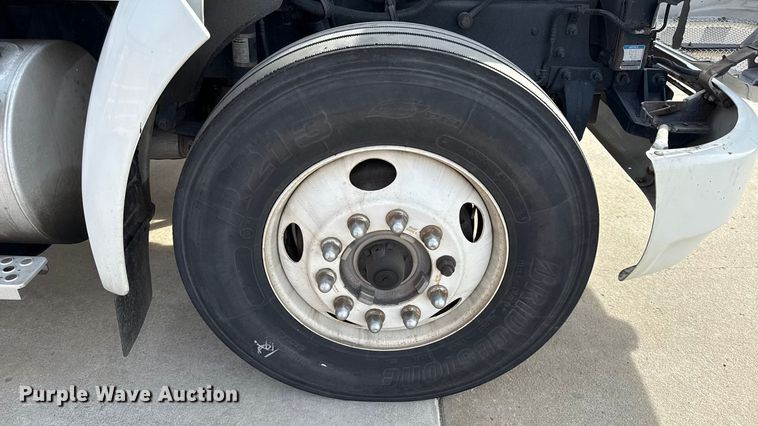 image for item DZ4336 2012 Kenworth refrigerated truck