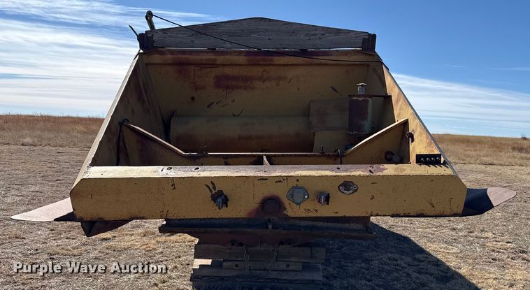 image for item DZ4986 1970 Load King bottom dump trailer