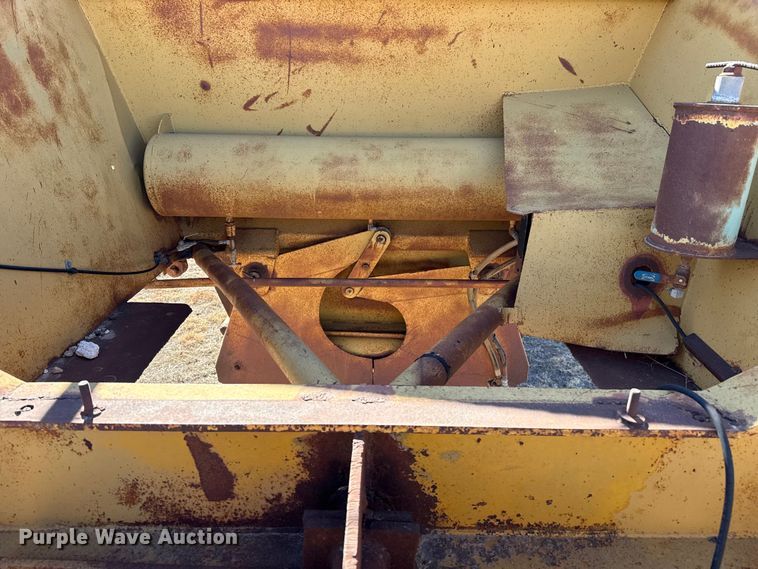 image for item DZ4986 1970 Load King bottom dump trailer