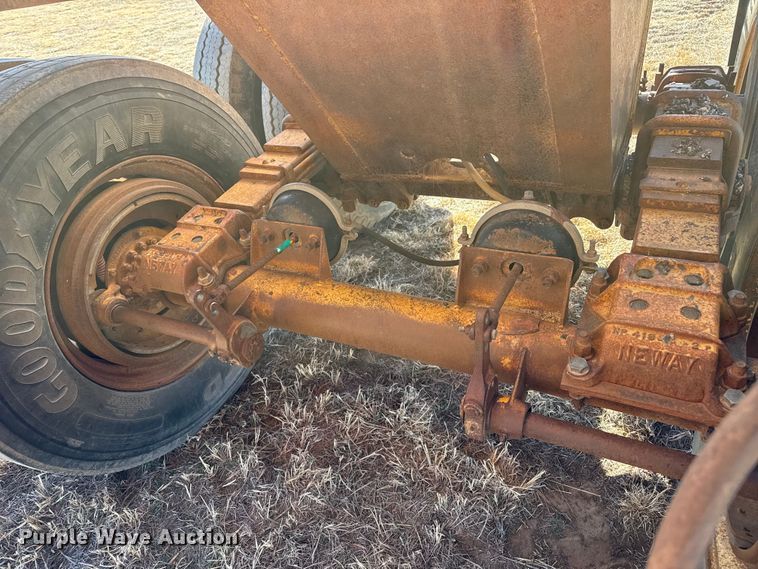 image for item DZ4986 1970 Load King bottom dump trailer