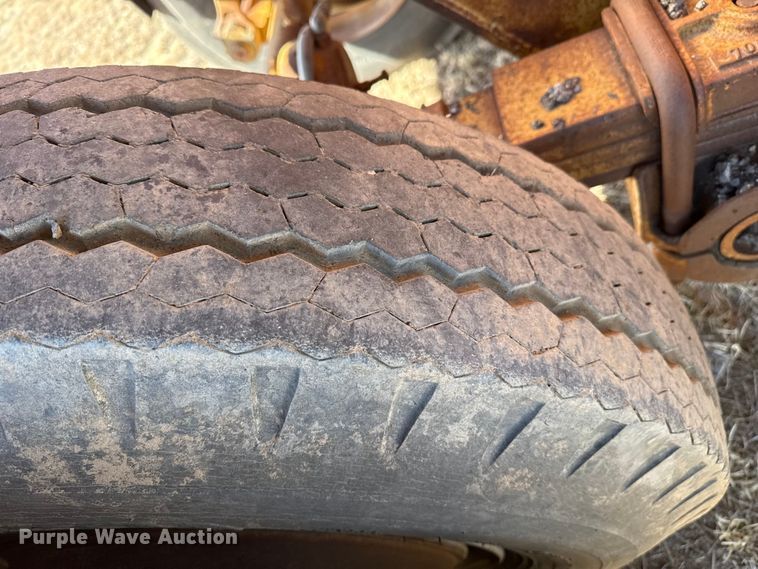 image for item DZ4986 1970 Load King bottom dump trailer