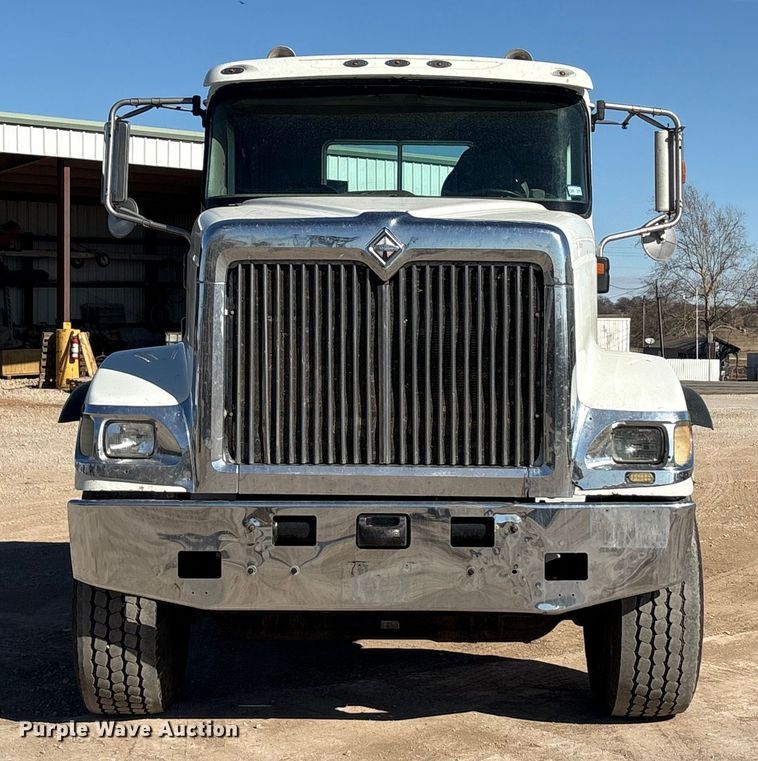 image for item EA7944 2007 International 5900i semi truck