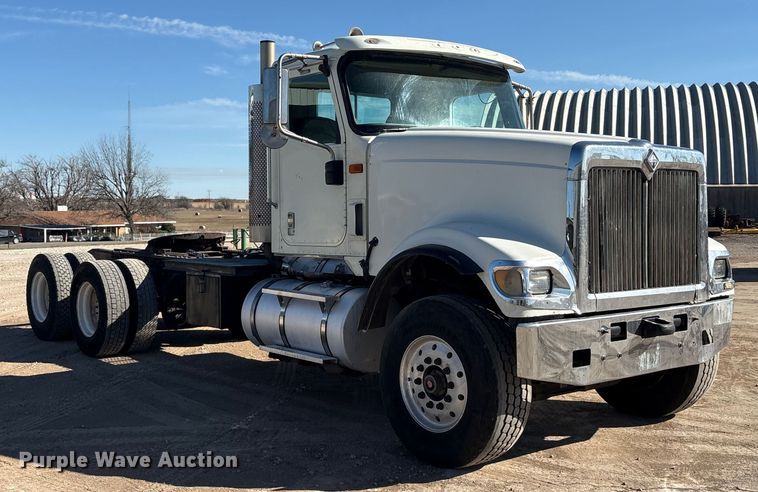 image for item EA7944 2007 International 5900i semi truck