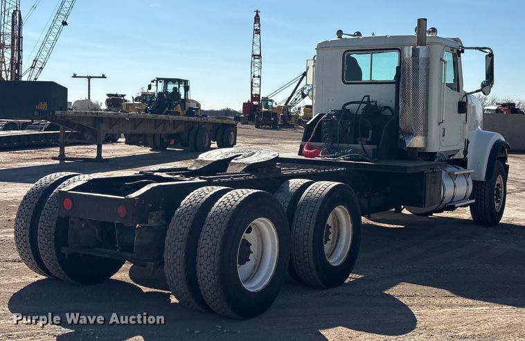 image for item EA7944 2007 International 5900i semi truck