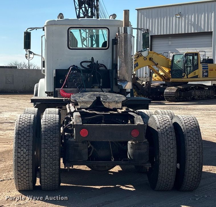 image for item EA7944 2007 International 5900i semi truck