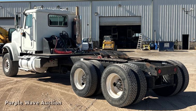 image for item EA7944 2007 International 5900i semi truck