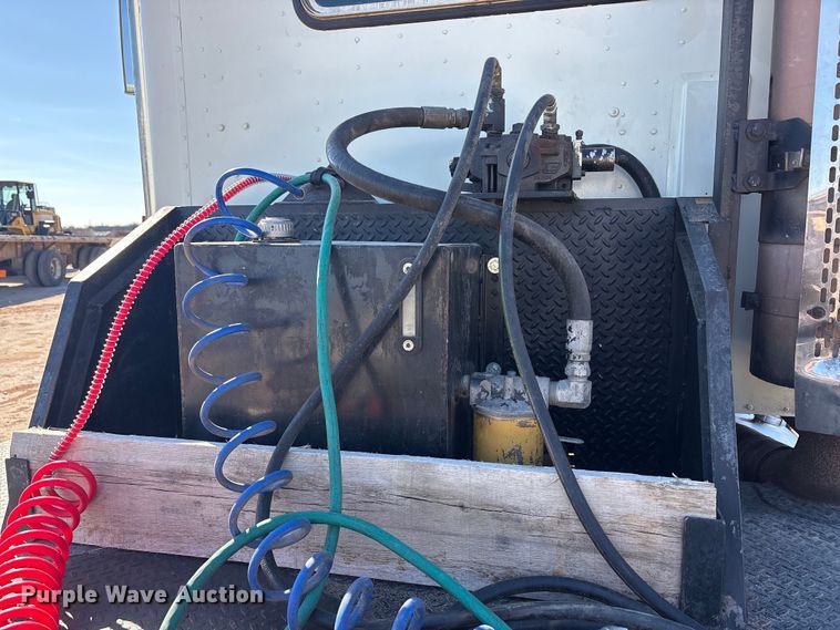 image for item EA7944 2007 International 5900i semi truck