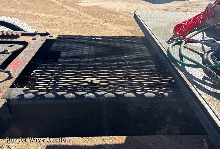 image for item EA7944 2007 International 5900i semi truck