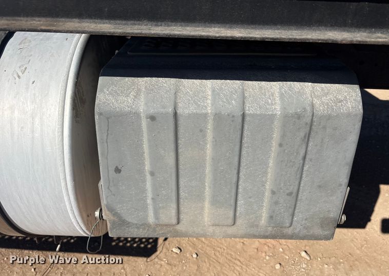 image for item EA7944 2007 International 5900i semi truck