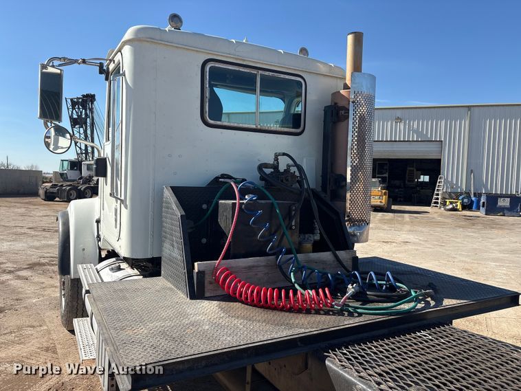 image for item EA7944 2007 International 5900i semi truck