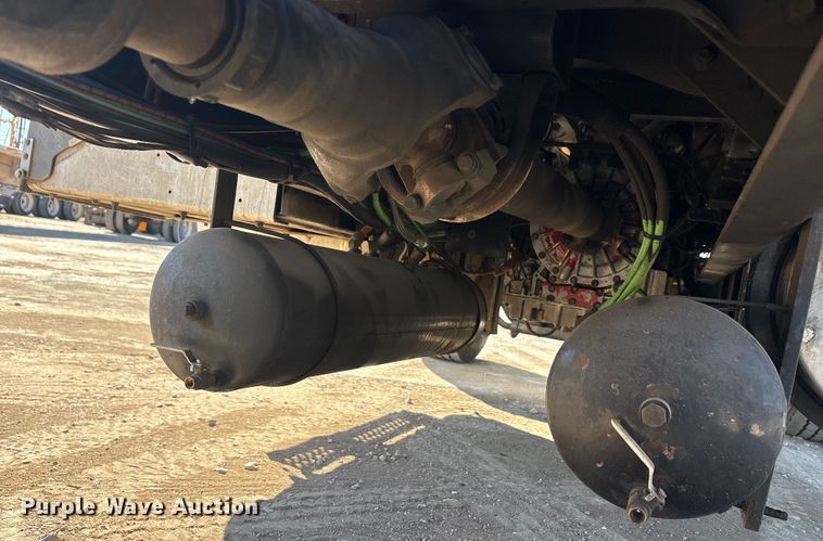 image for item EA7944 2007 International 5900i semi truck