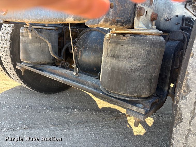 image for item EA7944 2007 International 5900i semi truck