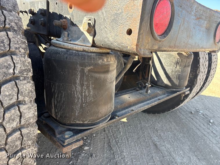 image for item EA7944 2007 International 5900i semi truck