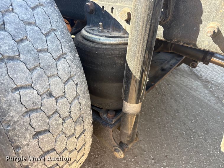 image for item EA7944 2007 International 5900i semi truck