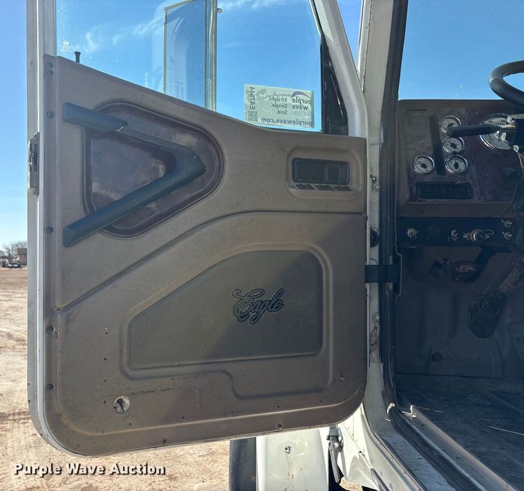 image for item EA7944 2007 International 5900i semi truck