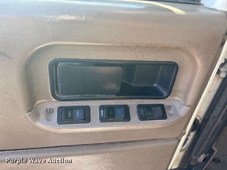 image for item EA7944 2007 International 5900i semi truck