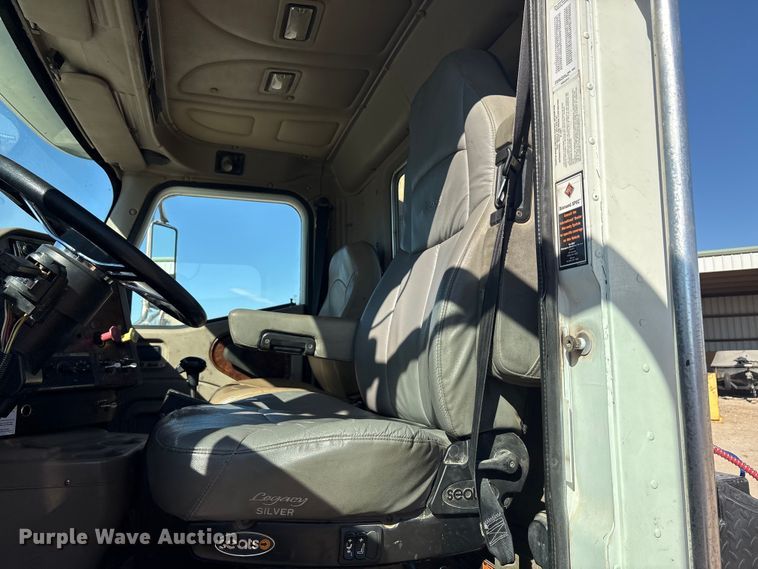 image for item EA7944 2007 International 5900i semi truck